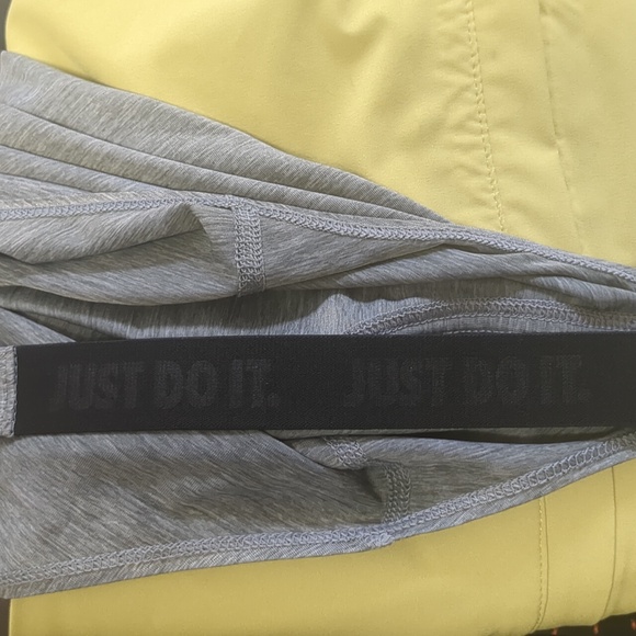 Nike Dri-Fit women's small running workout tank - Picture 7 of 7